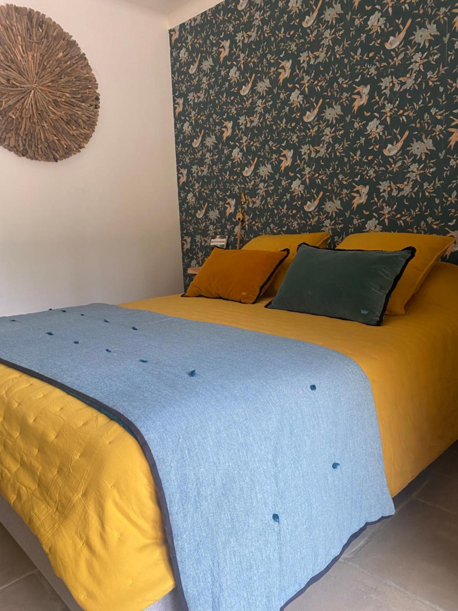 Maison Terre De Lune Mondragon Esterno foto